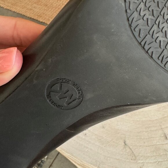 Black Leather Michael Kors Heel with Gold Detail - Picture 3 of 6